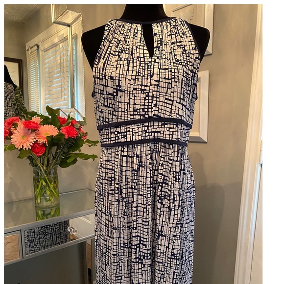 Laura’s Ladies Dress NWT - Picture 2 of 5